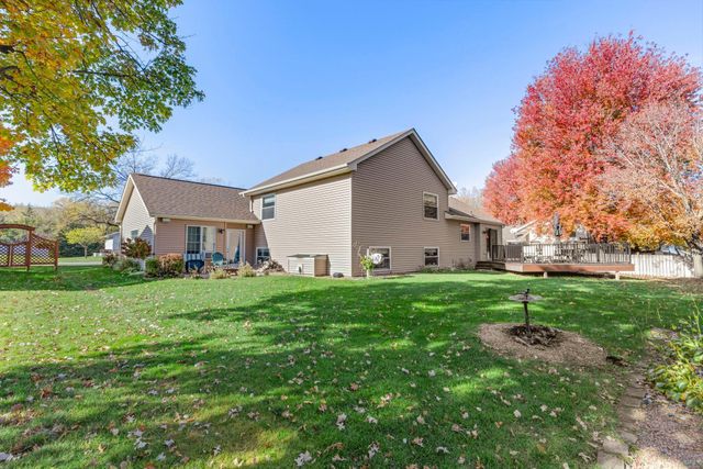 7887 Dempsey Way, Inver Grove Heights, MN 55076