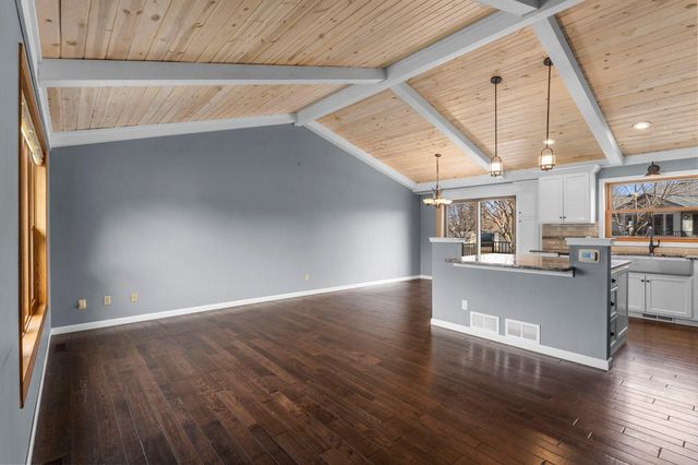 7887 Dempsey Way, Inver Grove Heights, MN 55076