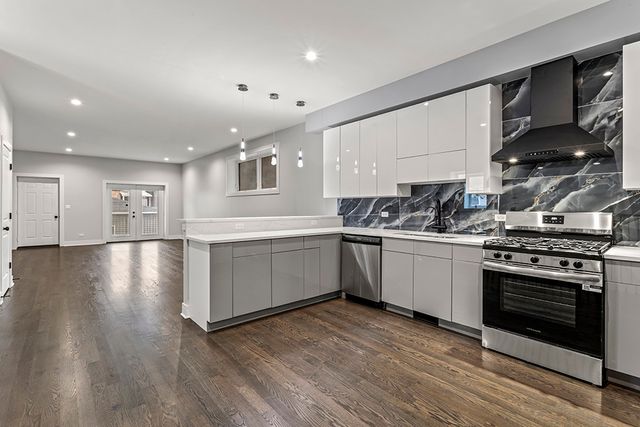 4827 S Saint Lawrence Avenue, Chicago, IL 60615