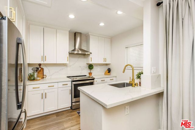 8025 Redlands Street 13, Playa Del Rey, CA 90293