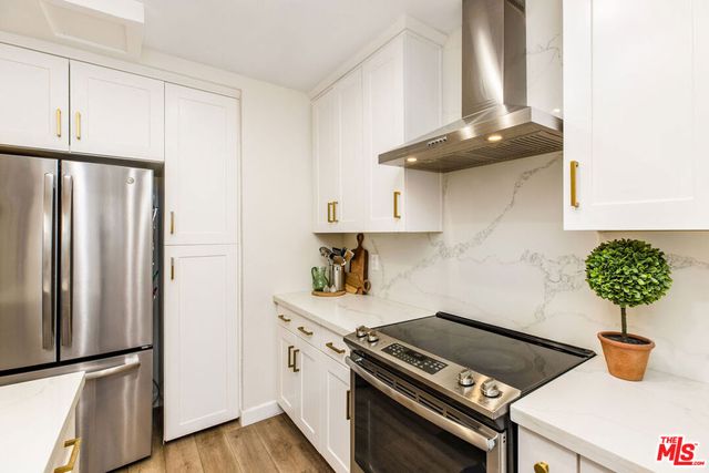 8025 Redlands Street 13, Playa Del Rey, CA 90293