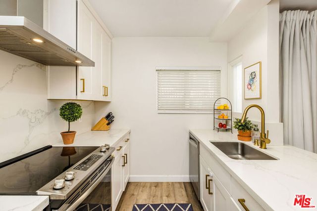 8025 Redlands Street 13, Playa Del Rey, CA 90293