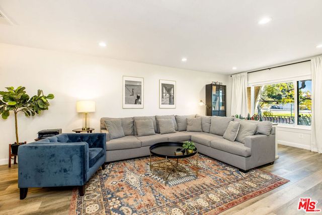 8025 Redlands Street 13, Playa Del Rey, CA 90293