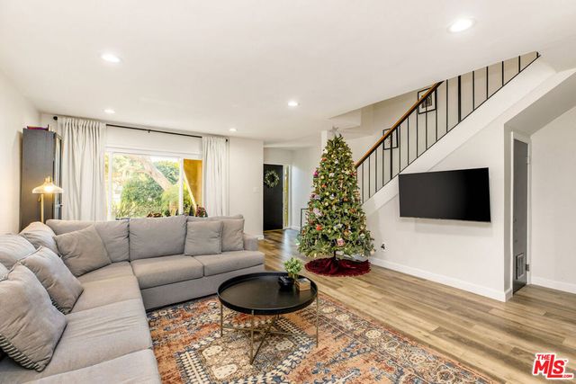 8025 Redlands Street 13, Playa Del Rey, CA 90293