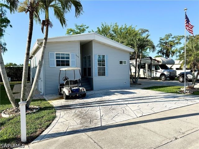 435 Cheetah DR 435, Naples, FL 34114