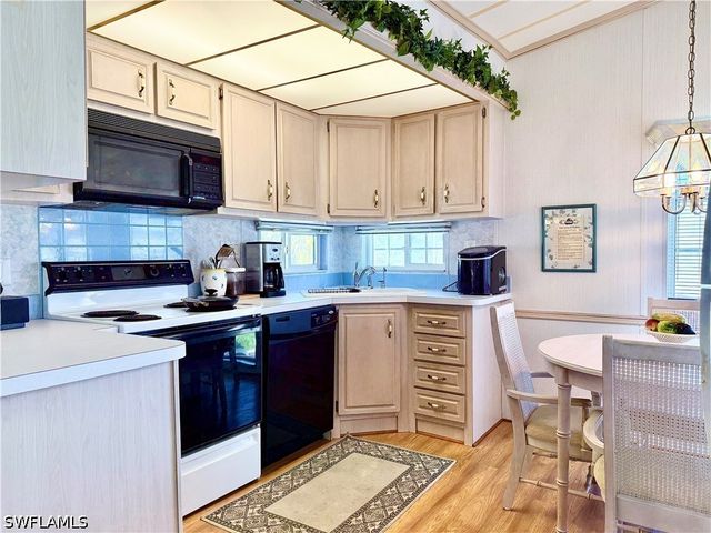 435 Cheetah DR 435, Naples, FL 34114