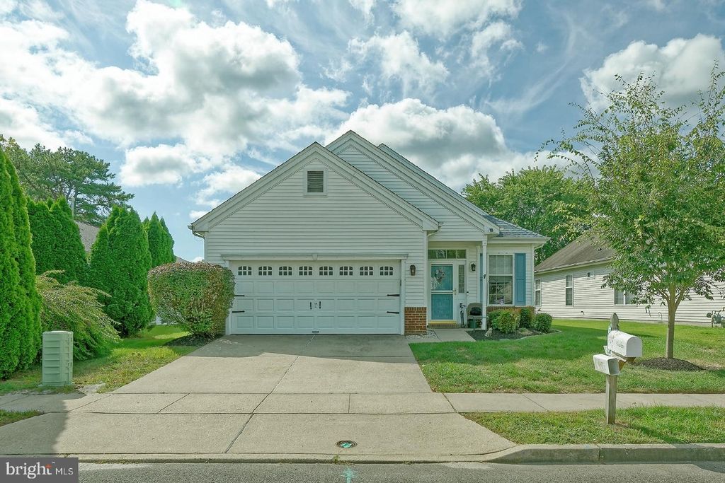 53 DUNSTABLE RD, Southampton, NJ 08088