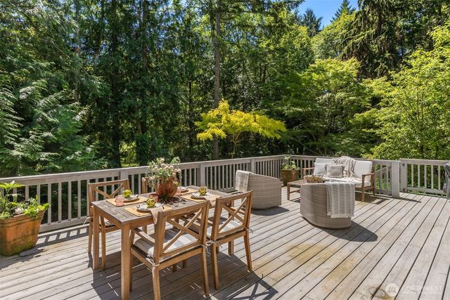 8219 NE New Brooklyn Road, Bainbridge Island, WA 98110