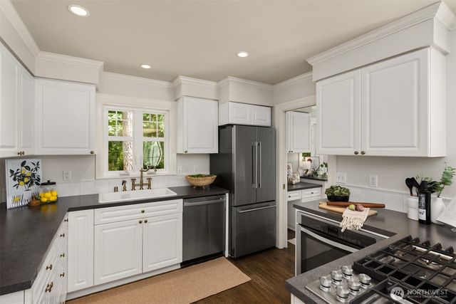 8219 NE New Brooklyn Road, Bainbridge Island, WA 98110
