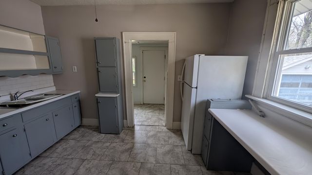 1337 S Kimbrough Avenue, Springfield, MO 65807