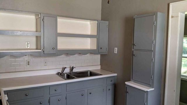 1337 S Kimbrough Avenue, Springfield, MO 65807