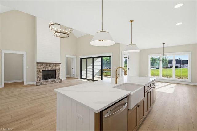 4211 Gracewood Farm Drive, Winston-salem, NC 27101