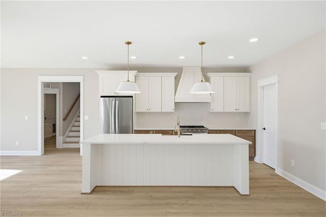 4211 Gracewood Farm Drive, Winston-salem, NC 27101