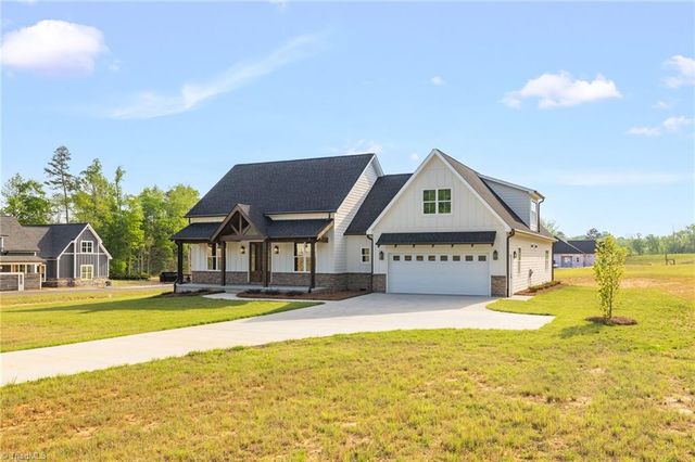 4211 Gracewood Farm Drive, Winston-salem, NC 27101