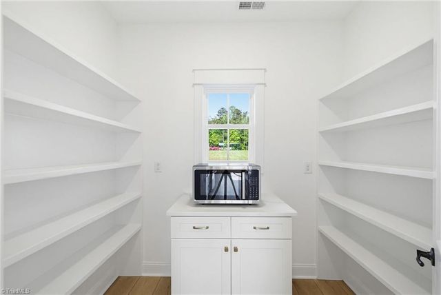 4211 Gracewood Farm Drive, Winston-salem, NC 27101