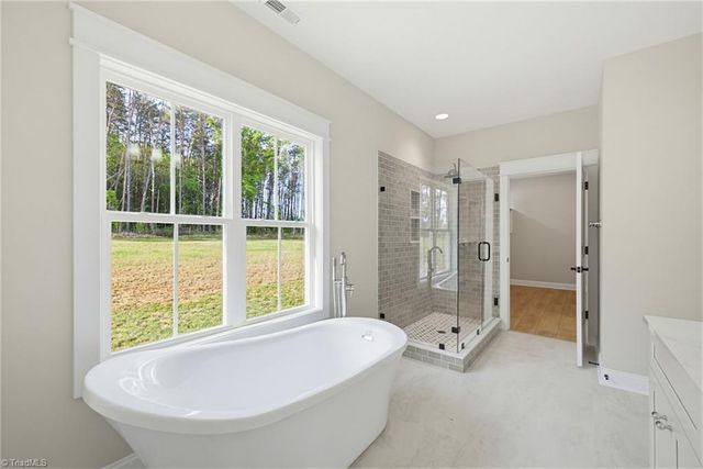 4211 Gracewood Farm Drive, Winston-salem, NC 27101