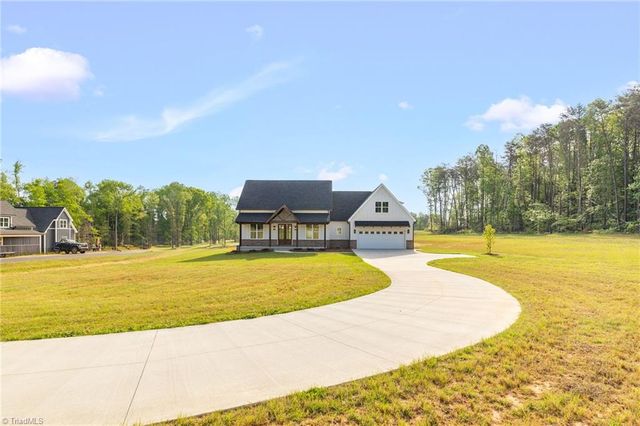4211 Gracewood Farm Drive, Winston-salem, NC 27101