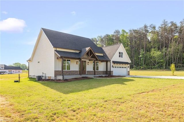 4211 Gracewood Farm Drive, Winston-salem, NC 27101