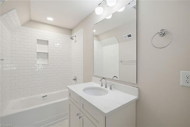 4211 Gracewood Farm Drive, Winston-salem, NC 27101