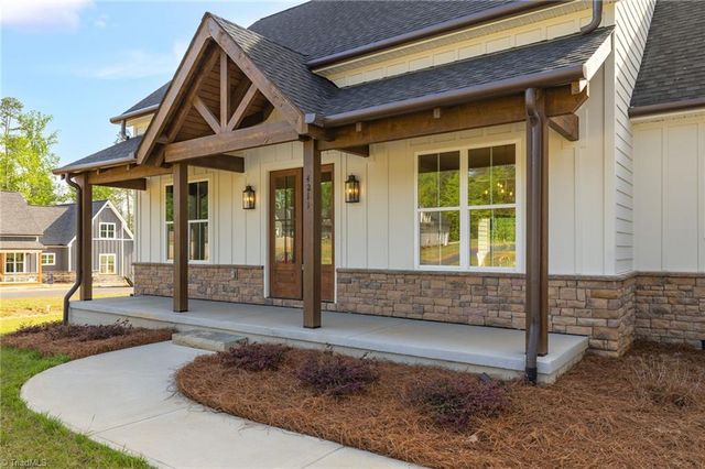 4211 Gracewood Farm Drive, Winston-salem, NC 27101