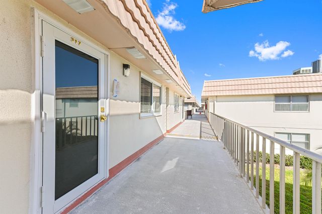 317 Saxony G, Delray Beach, FL 33446