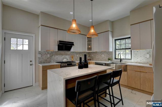 49 Longview Avenue, Par-troy Hills Twp., NJ 07034