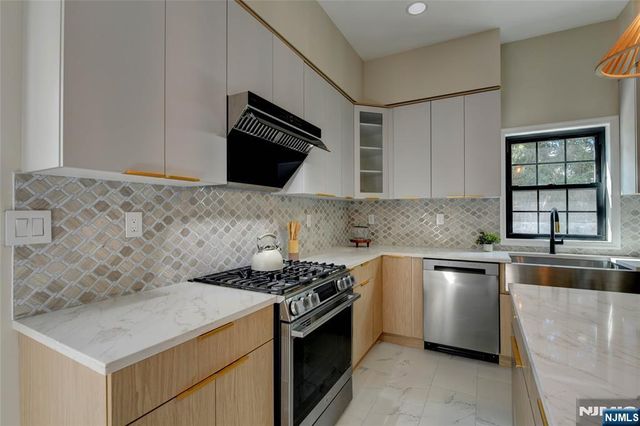 49 Longview Avenue, Par-troy Hills Twp., NJ 07034