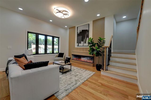 49 Longview Avenue, Par-troy Hills Twp., NJ 07034