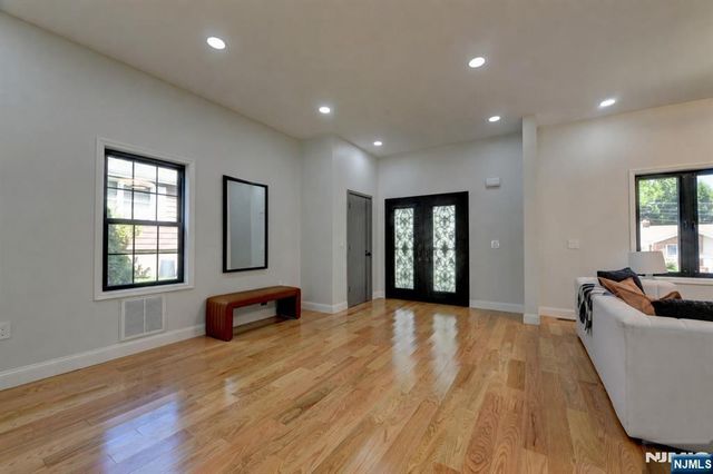 49 Longview Avenue, Par-troy Hills Twp., NJ 07034