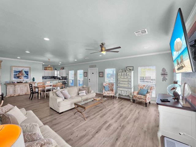 962 Surfside Drive, Crystal Beach, TX 77650