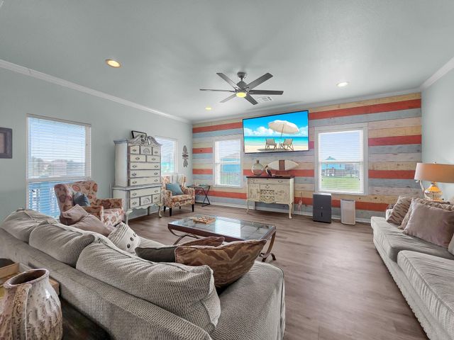 962 Surfside Drive, Crystal Beach, TX 77650