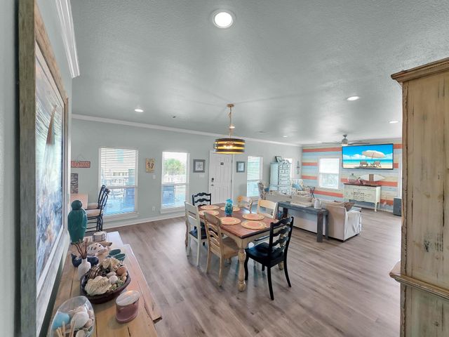 962 Surfside Drive, Crystal Beach, TX 77650
