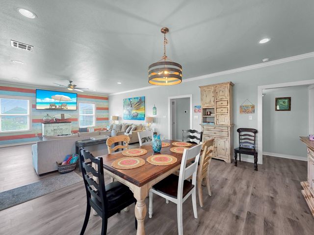962 Surfside Drive, Crystal Beach, TX 77650