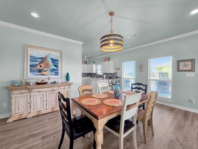 962 Surfside Drive, Crystal Beach, TX 77650