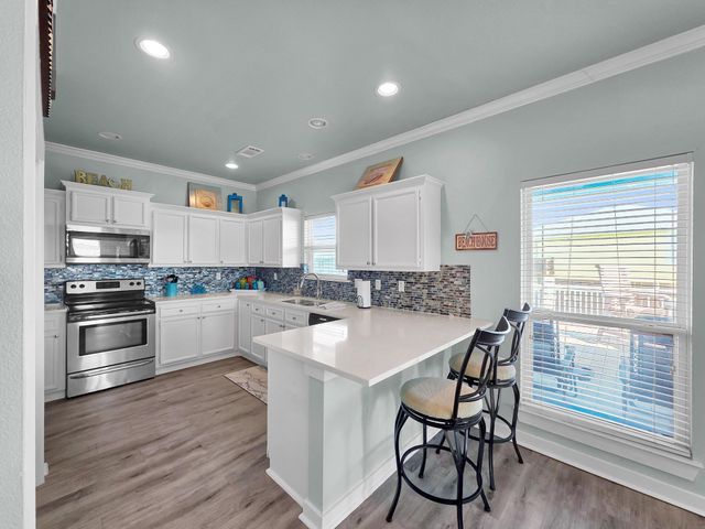 962 Surfside Drive, Crystal Beach, TX 77650