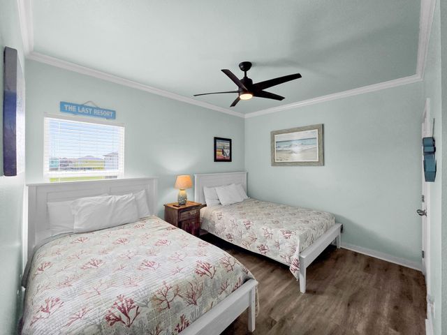 962 Surfside Drive, Crystal Beach, TX 77650