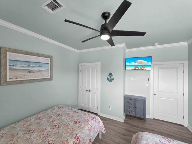 962 Surfside Drive, Crystal Beach, TX 77650