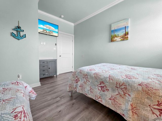 962 Surfside Drive, Crystal Beach, TX 77650