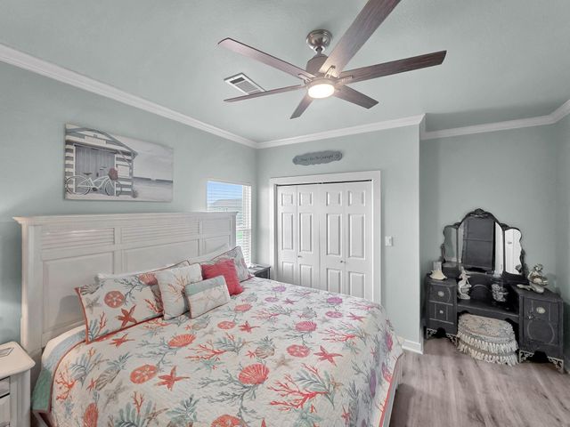 962 Surfside Drive, Crystal Beach, TX 77650