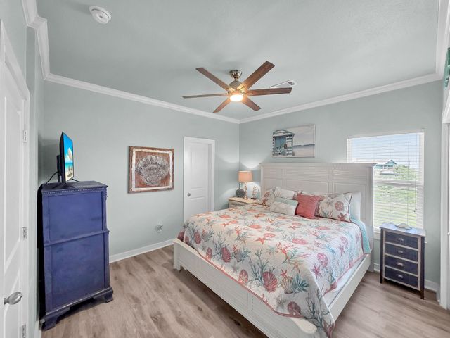 962 Surfside Drive, Crystal Beach, TX 77650