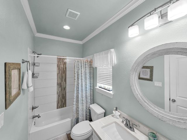 962 Surfside Drive, Crystal Beach, TX 77650