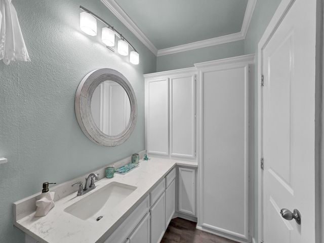 962 Surfside Drive, Crystal Beach, TX 77650