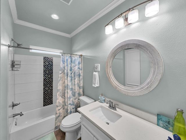 962 Surfside Drive, Crystal Beach, TX 77650