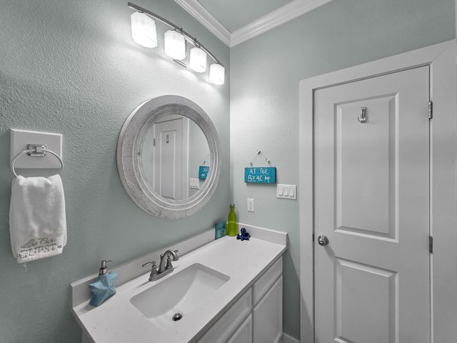 962 Surfside Drive, Crystal Beach, TX 77650