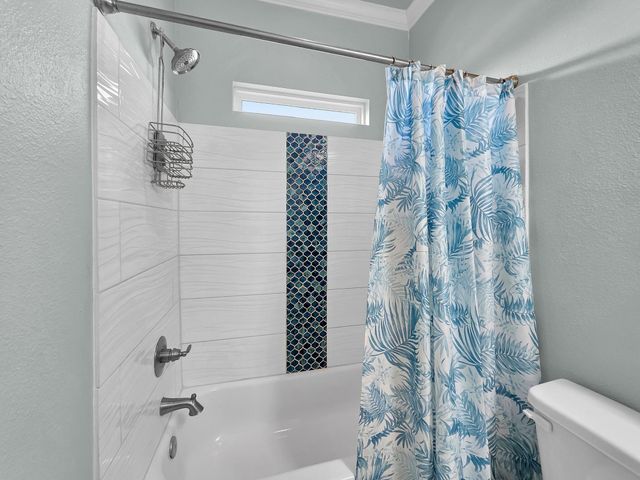 962 Surfside Drive, Crystal Beach, TX 77650