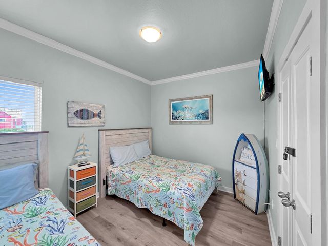 962 Surfside Drive, Crystal Beach, TX 77650