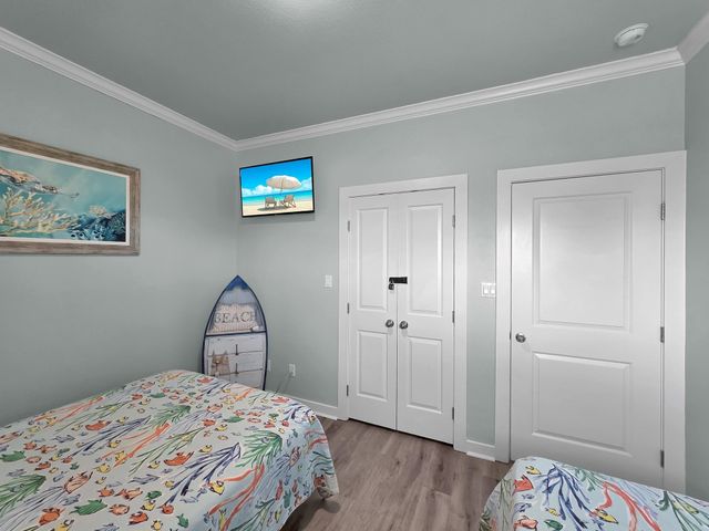 962 Surfside Drive, Crystal Beach, TX 77650