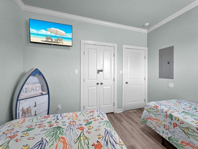 962 Surfside Drive, Crystal Beach, TX 77650
