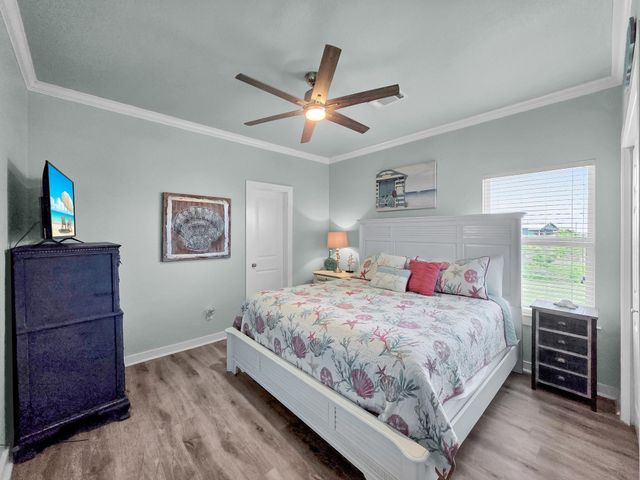 962 Surfside Drive, Crystal Beach, TX 77650