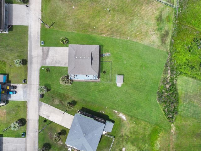 962 Surfside Drive, Crystal Beach, TX 77650